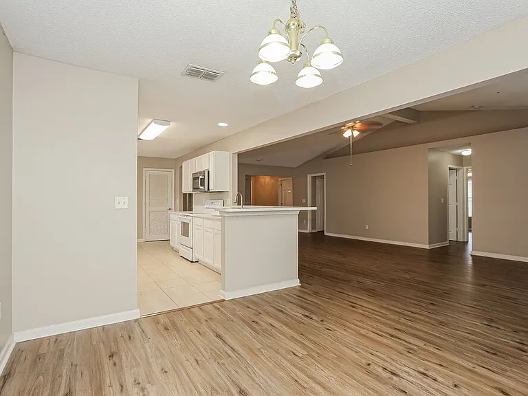 10946 Lauren Oak Ln S — Photo 7