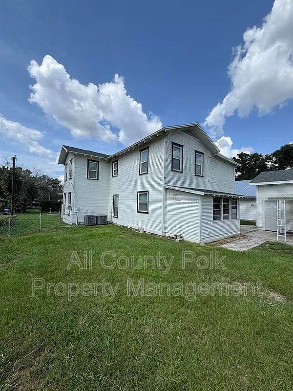 5 bed, 3.0 bath, 2312 sqft, $2,795 — Photo 2