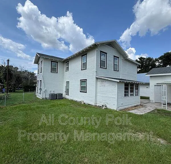 1044 W Lime St — Photo 2