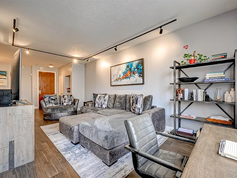 5150 Hidalgo St #402 — Photo 28