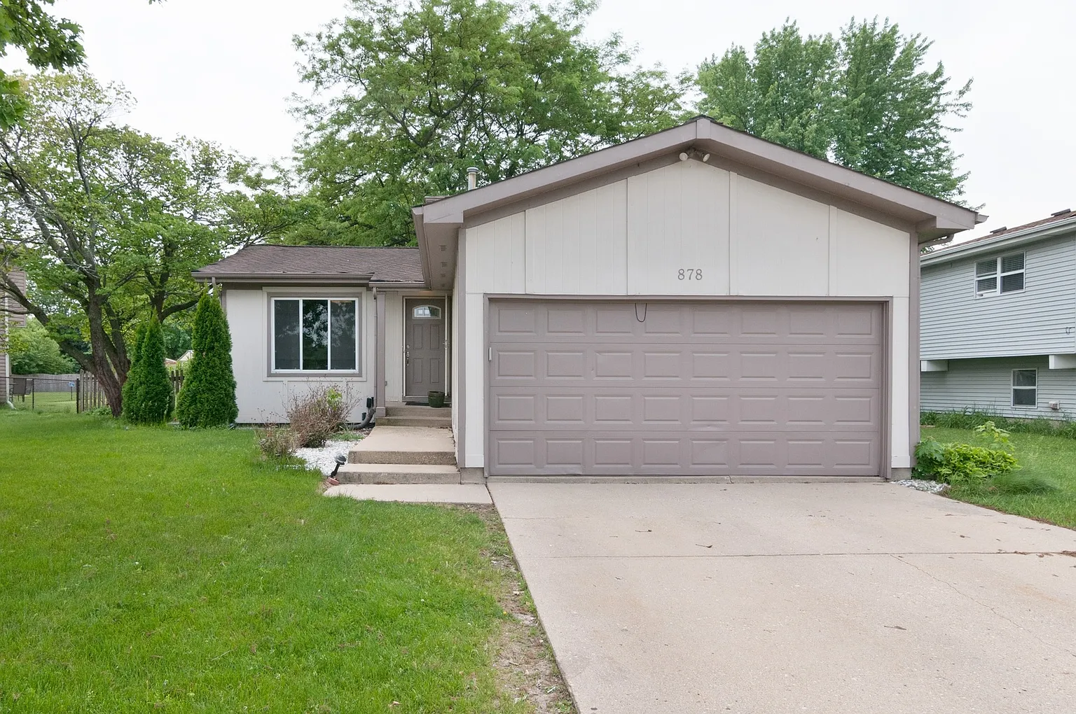 878 Shenandoah Dr photo 1