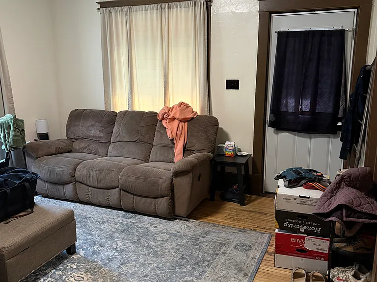 515 Balcom St — Photo 4