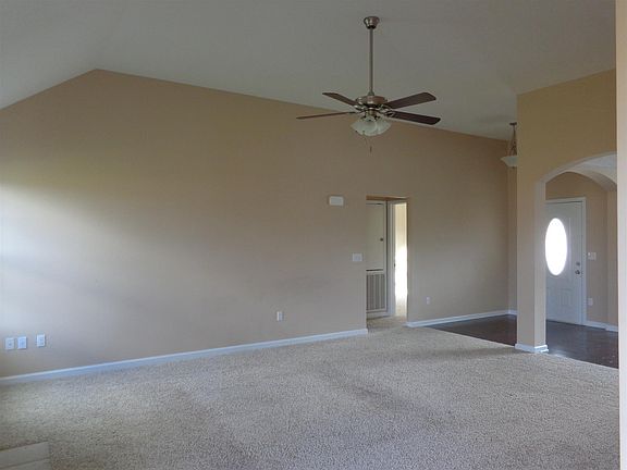 4th image of 1402 Scrub Oak Dr