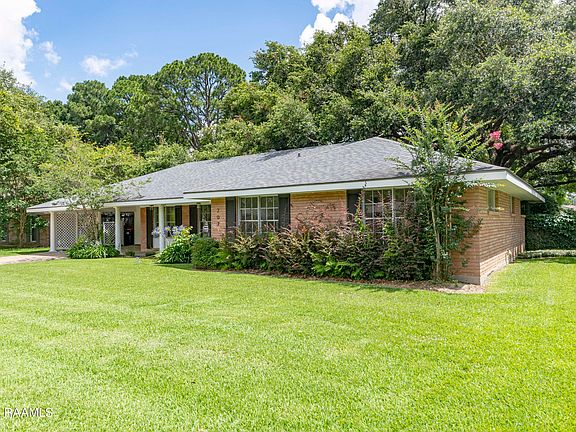 2nd image of 207 Broadmoor Blvd