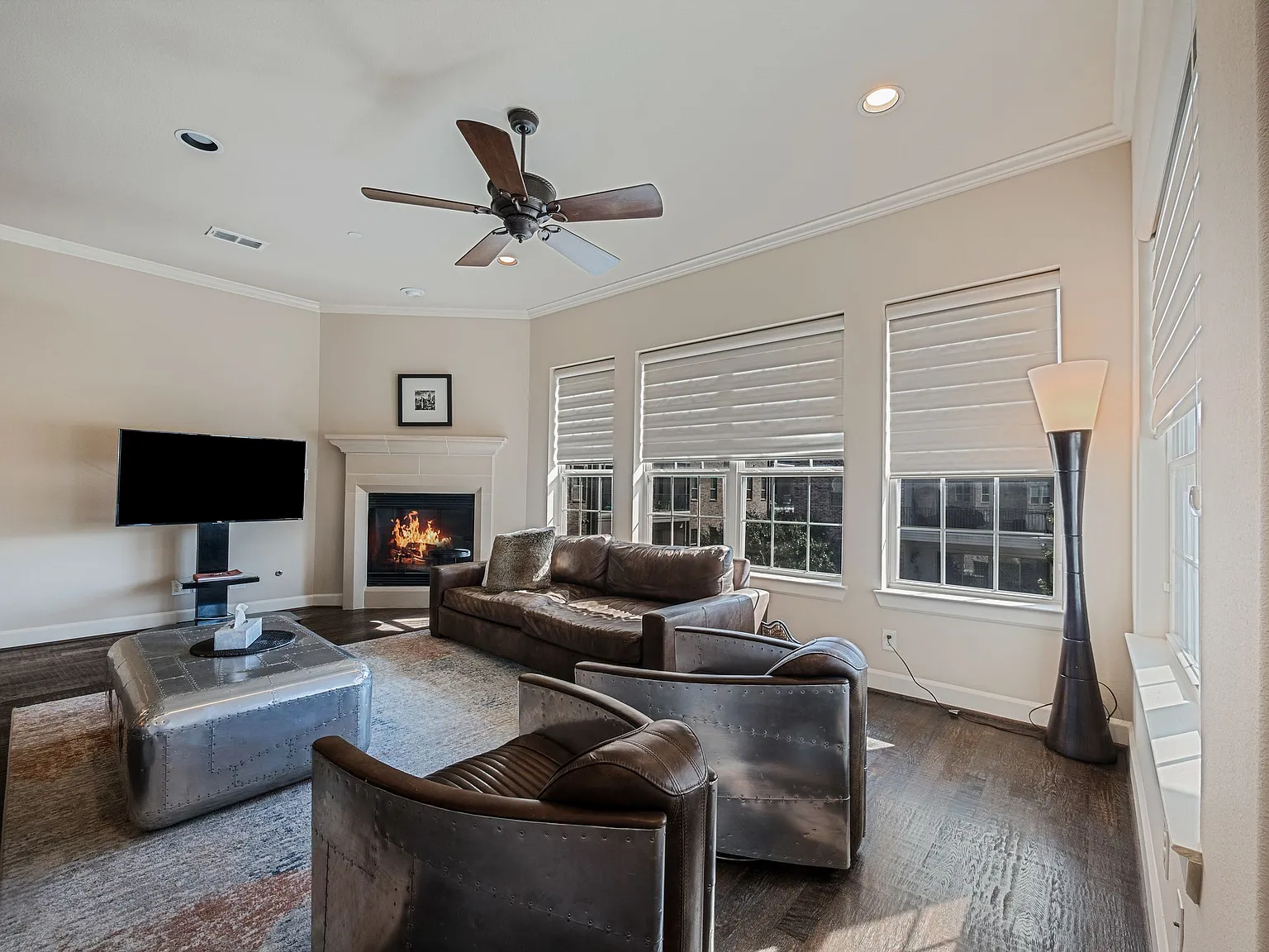 2 bed, 1941 sqft, $3,300 — Photo 4