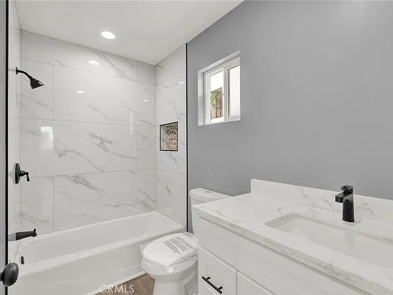 5646 Deodar St #B — Photo 9