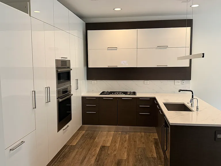 1420 W Fulton St #2 — Photo 2