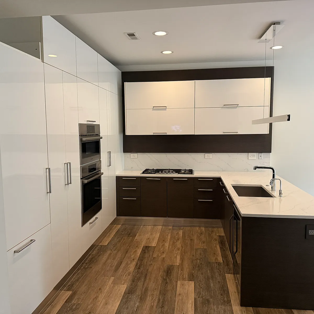 Building Photo - 1420 W Fulton St #2