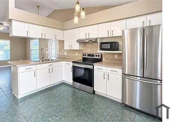3 bed, 1050 sqft, $2,195 — Photo 3