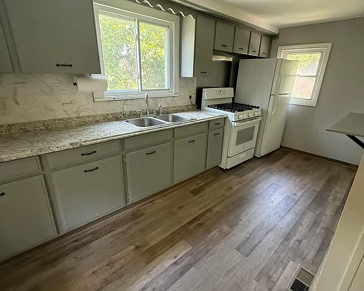 26 Mineola St — Photo 5