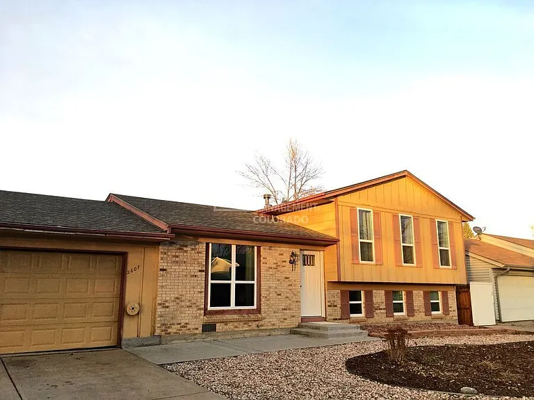 2607 W 101st Pl — Photo 2