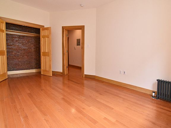 4th image of 2 Saint Nicholas Pl APT 22