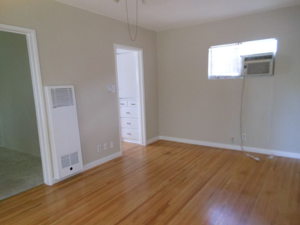 2nd image of 621 1/2 E San Jose Ave