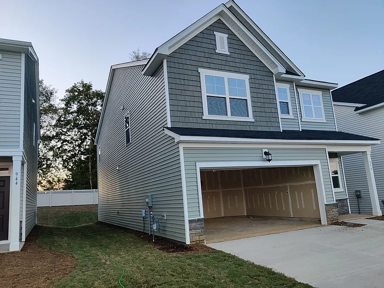 956 Maple Br — Photo 4