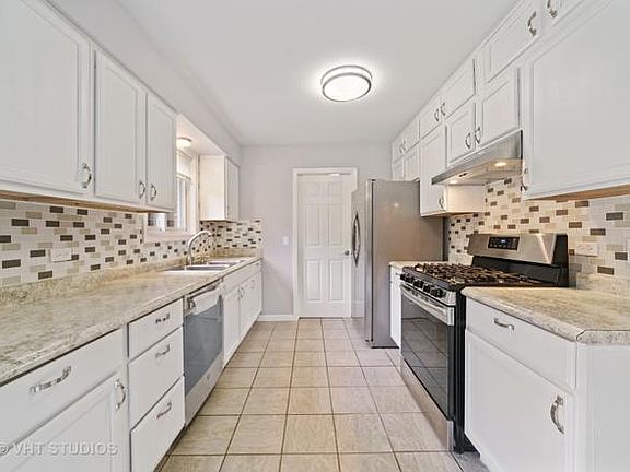 5th image of 450 Valley Dr APT 101