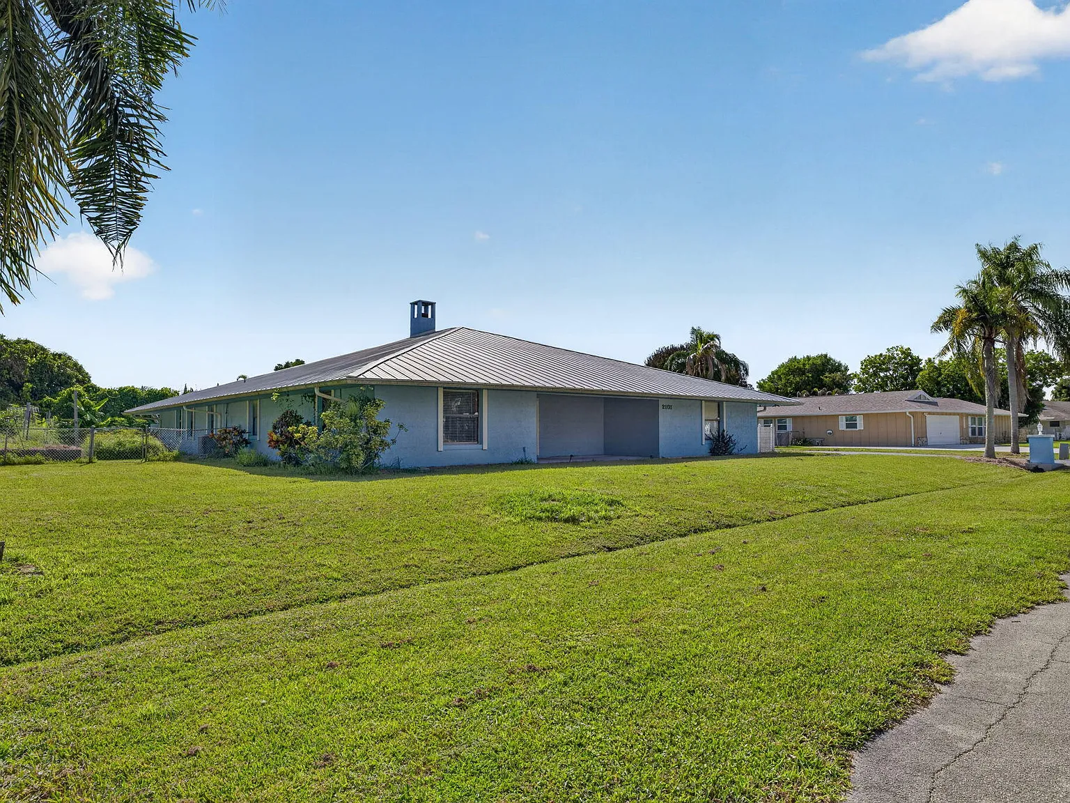 4 bed, 4.0 bath, 3877 sqft, $3,300 — Photo 2