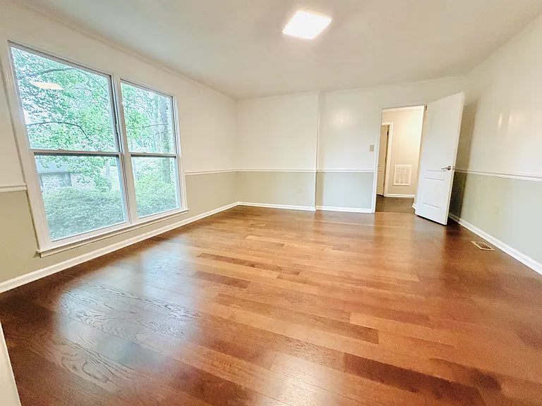 7905 Castleton Ln — Photo 23