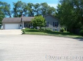 102 Illinois Ct, Marquette Heights, IL 61554