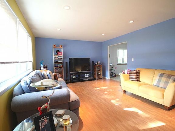 3rd image of 1232 Foster Ave