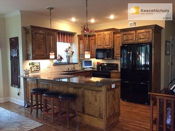 3rd image of 2804 S Breckenridge Dr