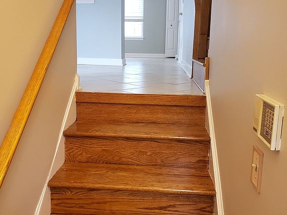 2nd image of 312 Knollwood Ct