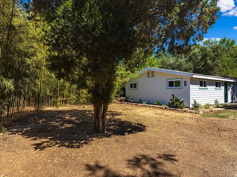 84 Centennial Ave — Photo 43