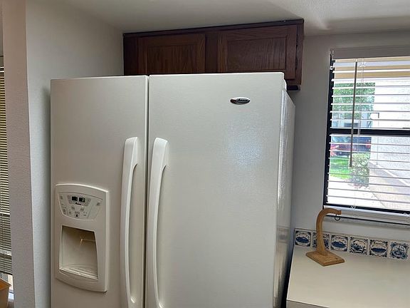 4th image of 333 Woodlake Wynde #39