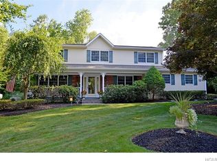 8 Vermeer Ct, Airmont, NY 10901