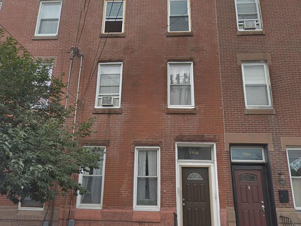 1st image of 1304 E Columbia Ave