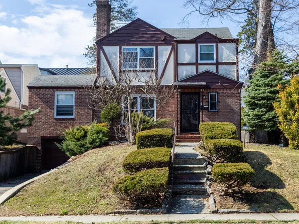 85-32 213th Street, Hollis Hills, NY 11427