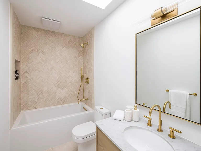 13 Peconic Ave — Photo 28