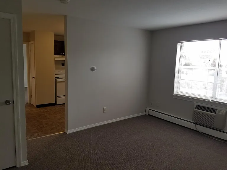 Farmington House Apartments — Photo 7