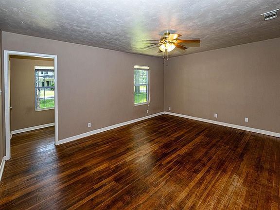 4th image of 12618 Langford St