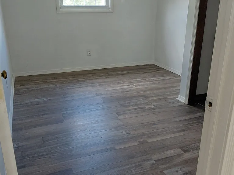 404 W Sample St — Photo 12