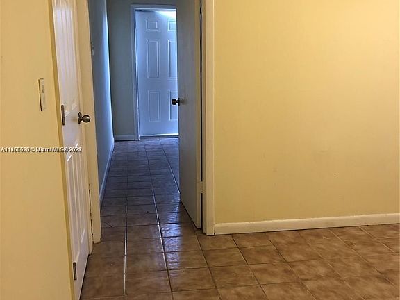 4th image of 4924 SW 44th Ave #3