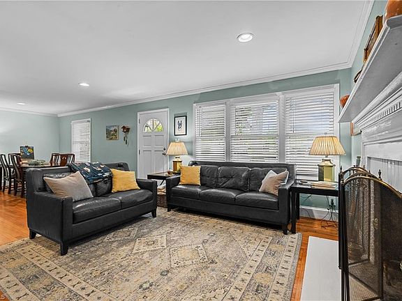 3rd image of 1017 Carolina St