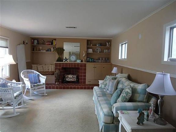 2nd image of 3385 Oakwood Ln