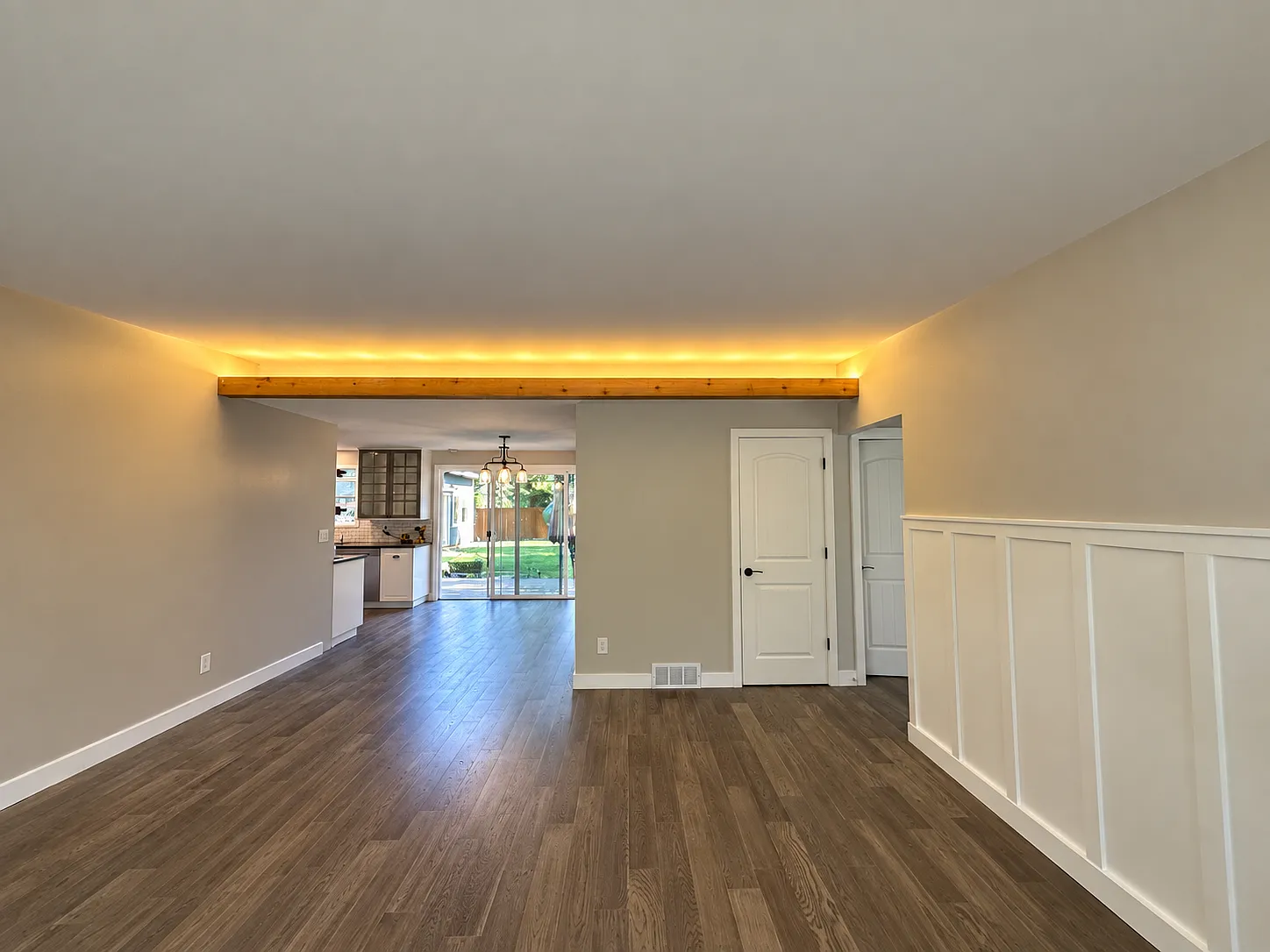 3 bed, 1.5 bath, 1410 sqft, $4,100 — Photo 2