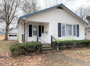 905 W 4th St, Mount Carmel, IL 62863