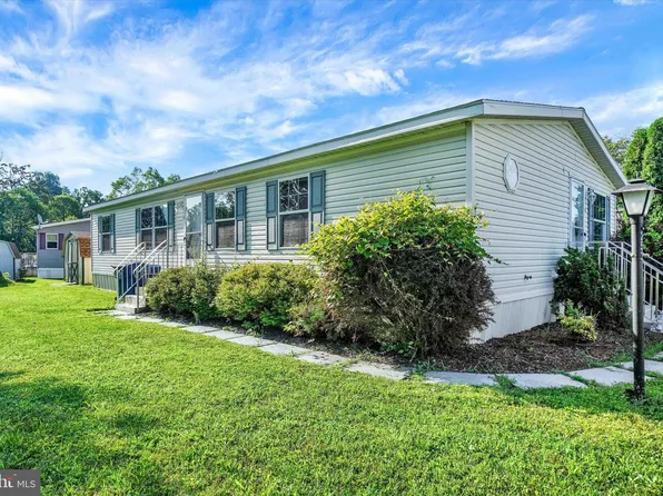 800 York Rd Trailer 253, Dover, PA 17315