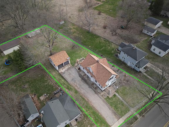 3rd image of 202 E Main St