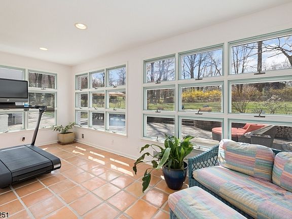 5th image of 5 Sherwood Dr