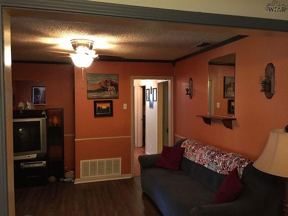 2nd image of 1021 Wesley Dr