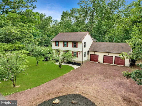 16 Mill Chase Rd, Southampton, NJ 08088