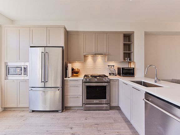 4th image of 3565 Baycrest Ave #131