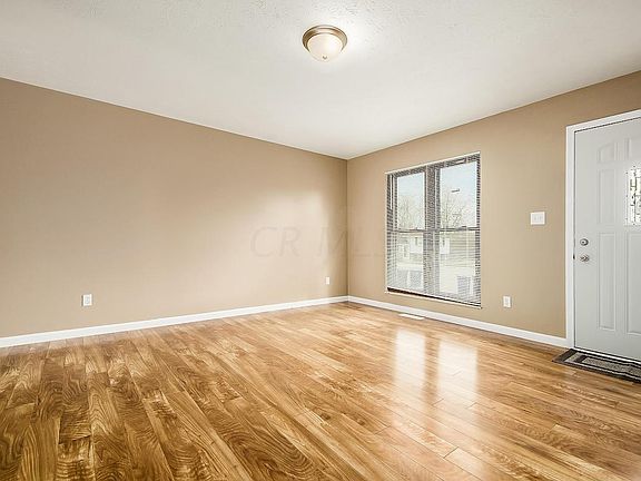 3rd image of 2596 Queenswood Ct