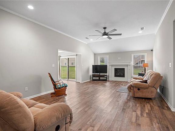 4th image of 1812 N Crane Ln