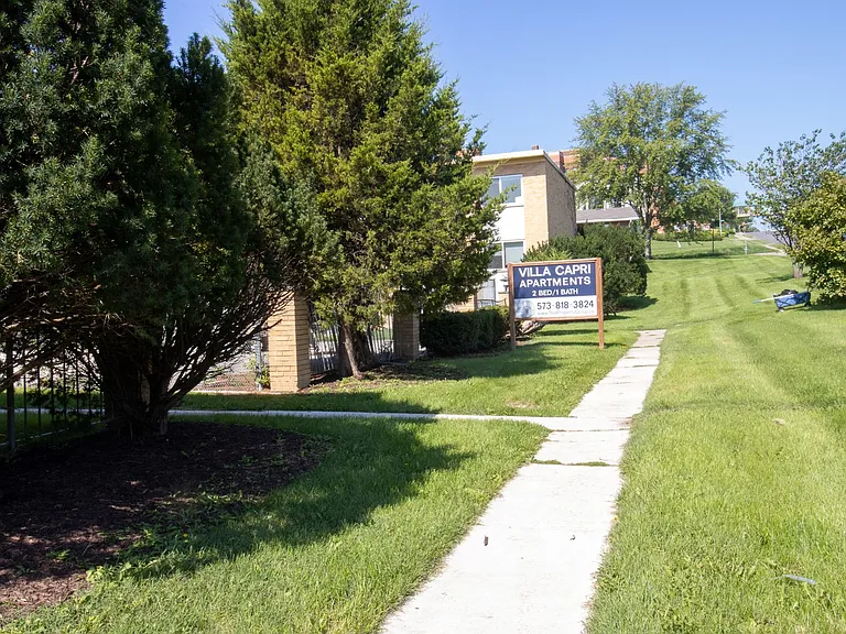 1718 E Broadway — Photo 21