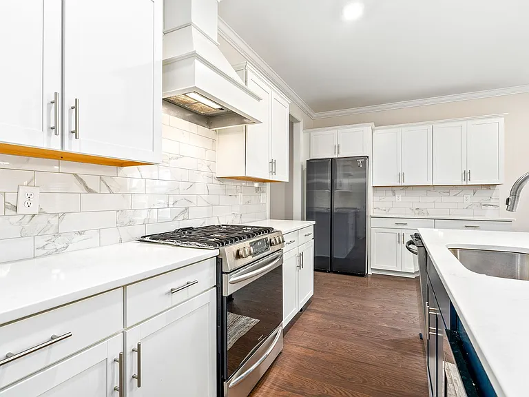 826 Clear Spring Dr — Photo 6