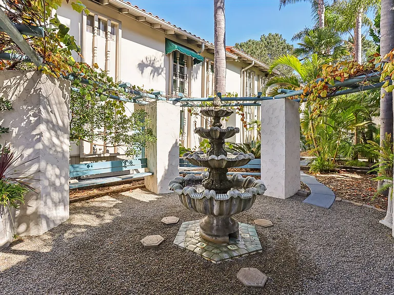 La Jollan Townhomes — Photo 69